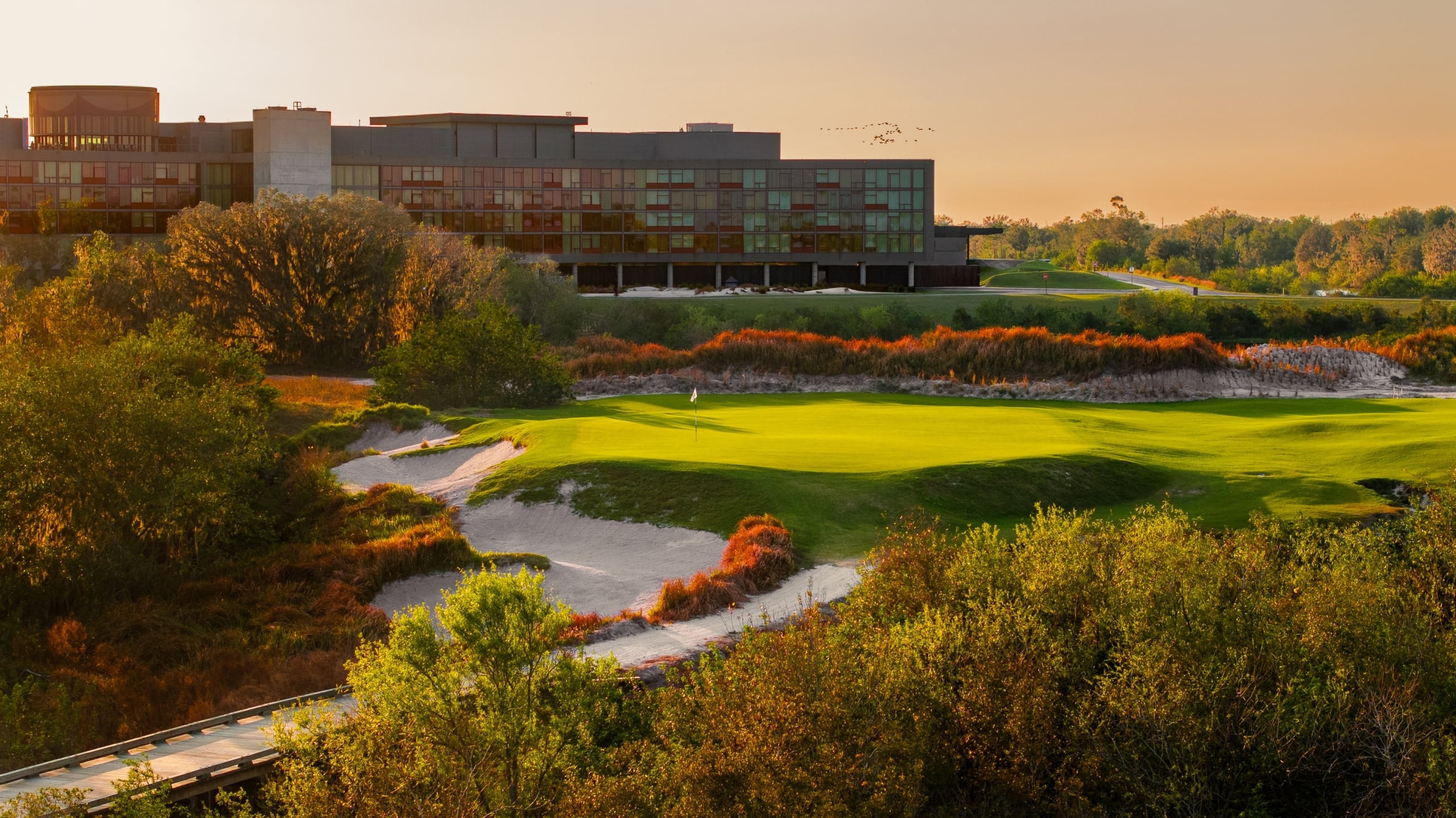 The 19th hole of the Chain golf course at Streamsong Resort, with its green right next to The Lodge