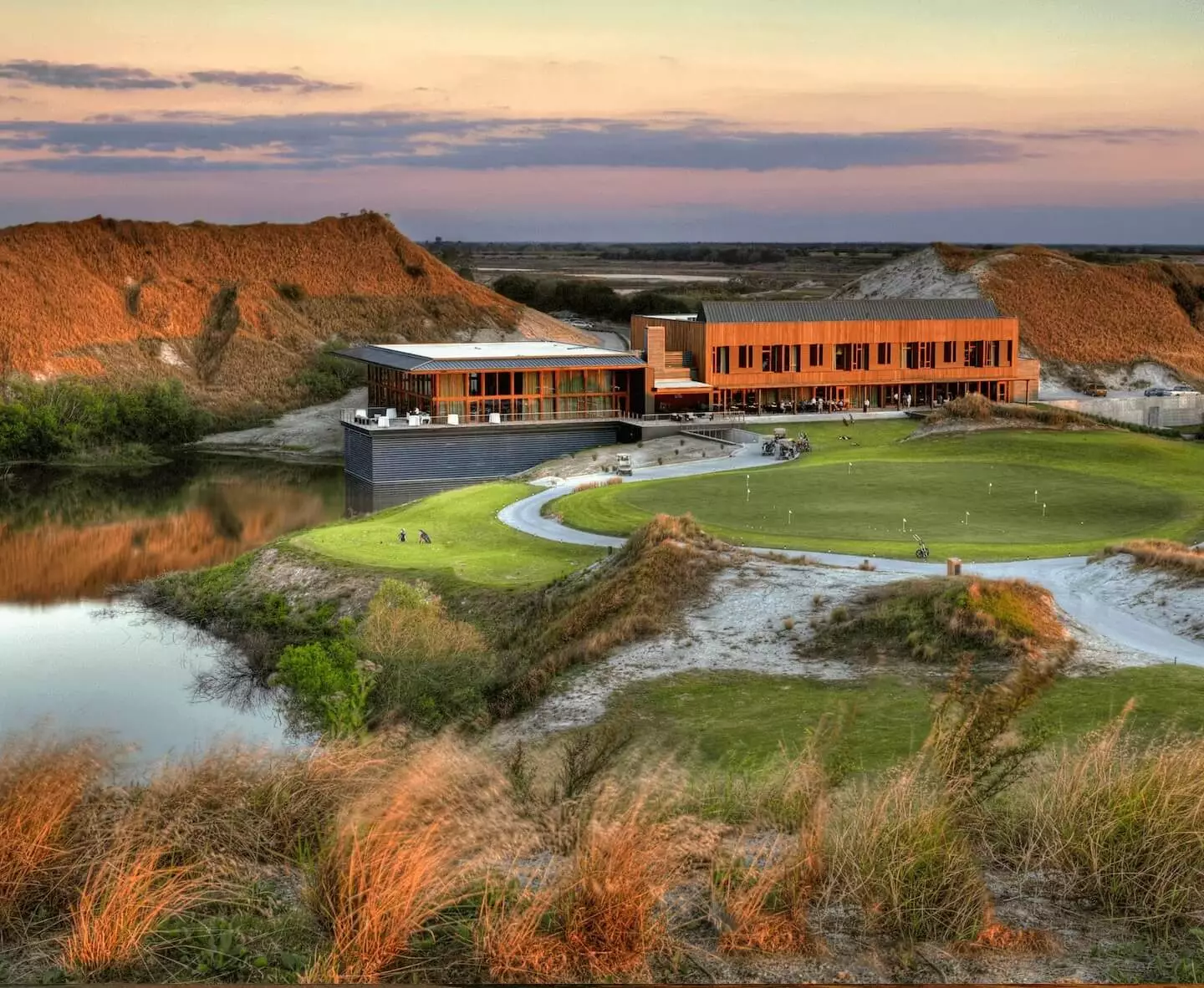 Lakeside Infinity Pool at Streamsong Resort